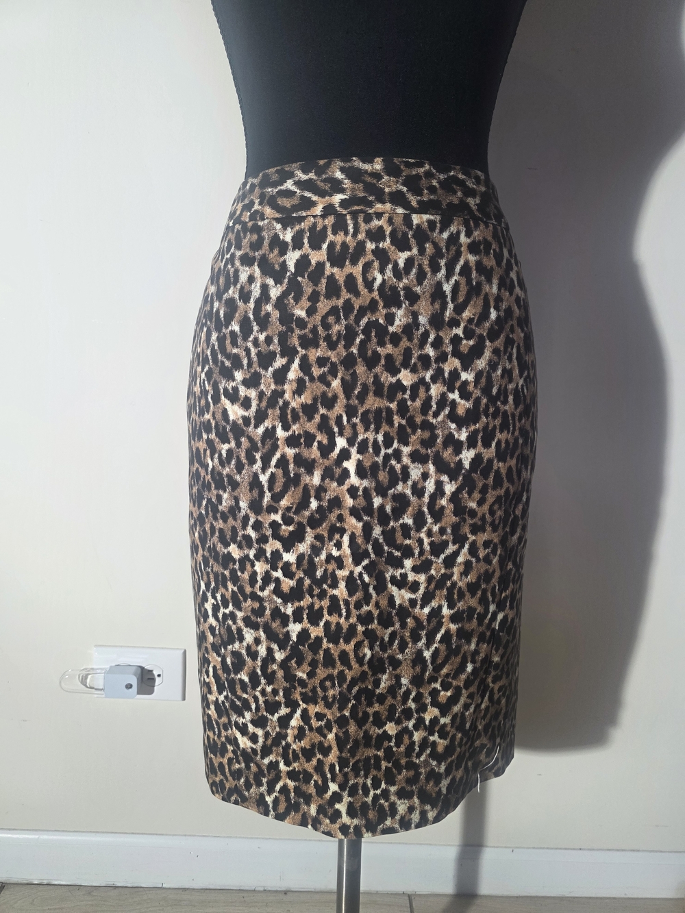 LOFT Leopard Print Pencil Skirt in Brown and Black (Size 2)